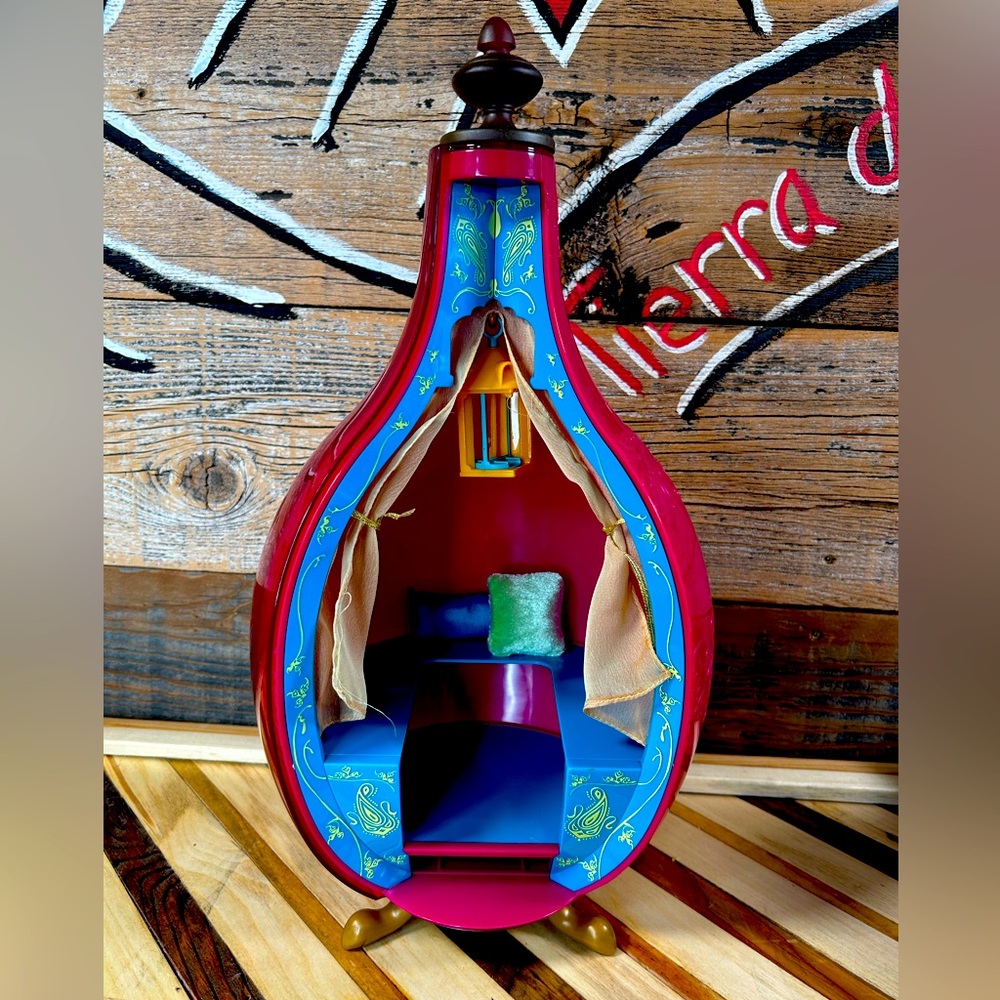 Bratz Genie Magic Royal Castle Bottle Lounge MGA 2006